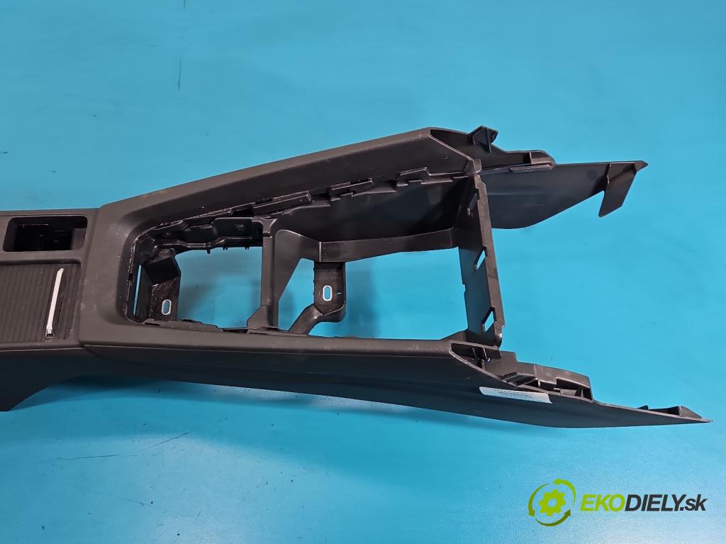 Skoda Octavia IV 2019- 2.0 TDI 116 HP manual 85 kW 1968 cm3 5- operadlo 5E3862531A (Lakťová opierka)