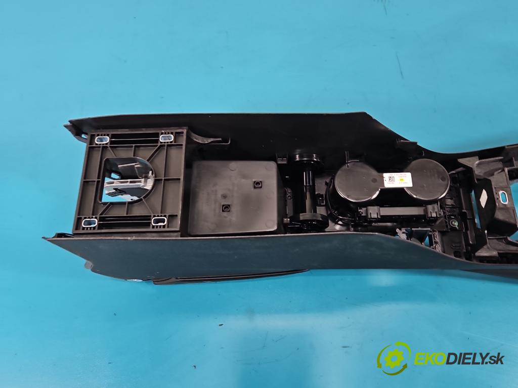 Skoda Octavia IV 2019- 2.0 TDI 116 HP manual 85 kW 1968 cm3 5- operadlo 5E3862531A (Lakťová opierka)