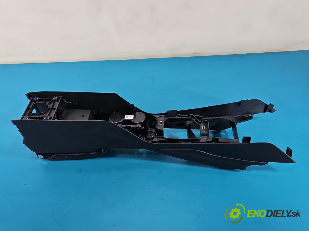 Skoda Octavia IV 2019- 2.0 TDI 116 HP manual 85 kW 1968 cm3 5- operadlo 5E3862531A (Lakťová opierka)