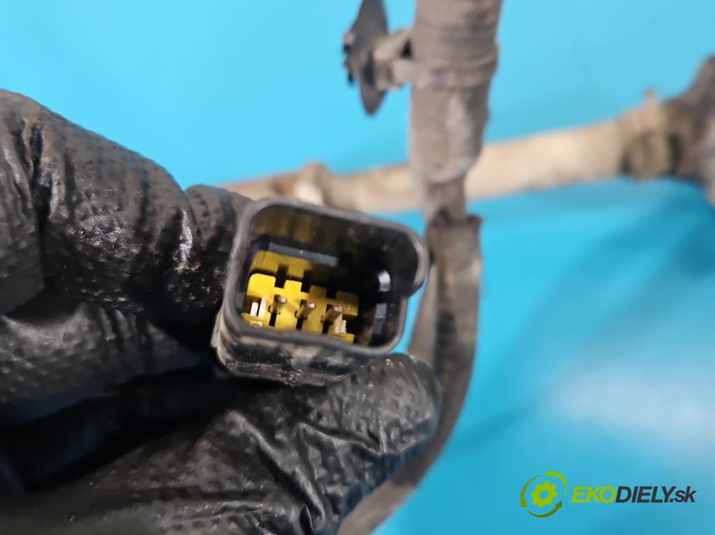 Peugeot 301 1.6 hdi 99 HP manual 73 kW 1560 cm3 4- Ozubené kolo: volant