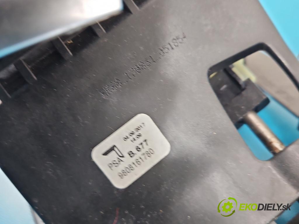 Peugeot 301 1.6 hdi 99 hp manual 73 kW 1560 cm3 4- kulisa změny stupňová 9808161780 (Řadicí páka (kulisa) )