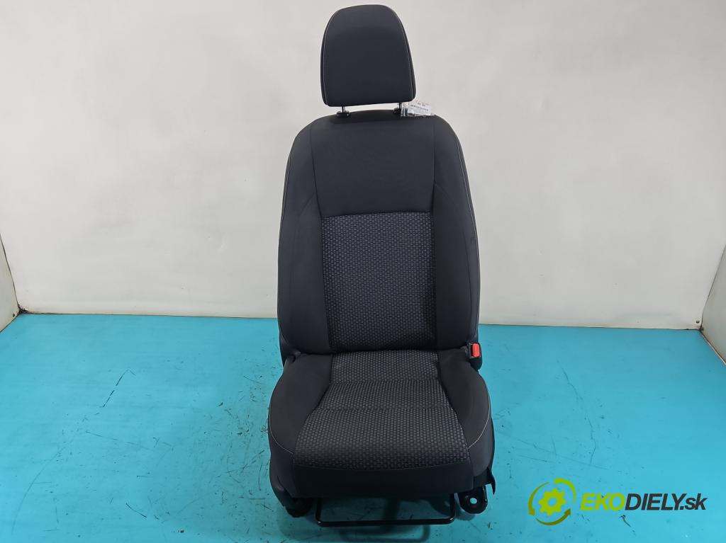 Toyota Corolla E16/E18  2013-2019 1.6 16V 132  HP manual 97 kW 1598 cm3 4- Sedačka pravý  (Sedadlo)