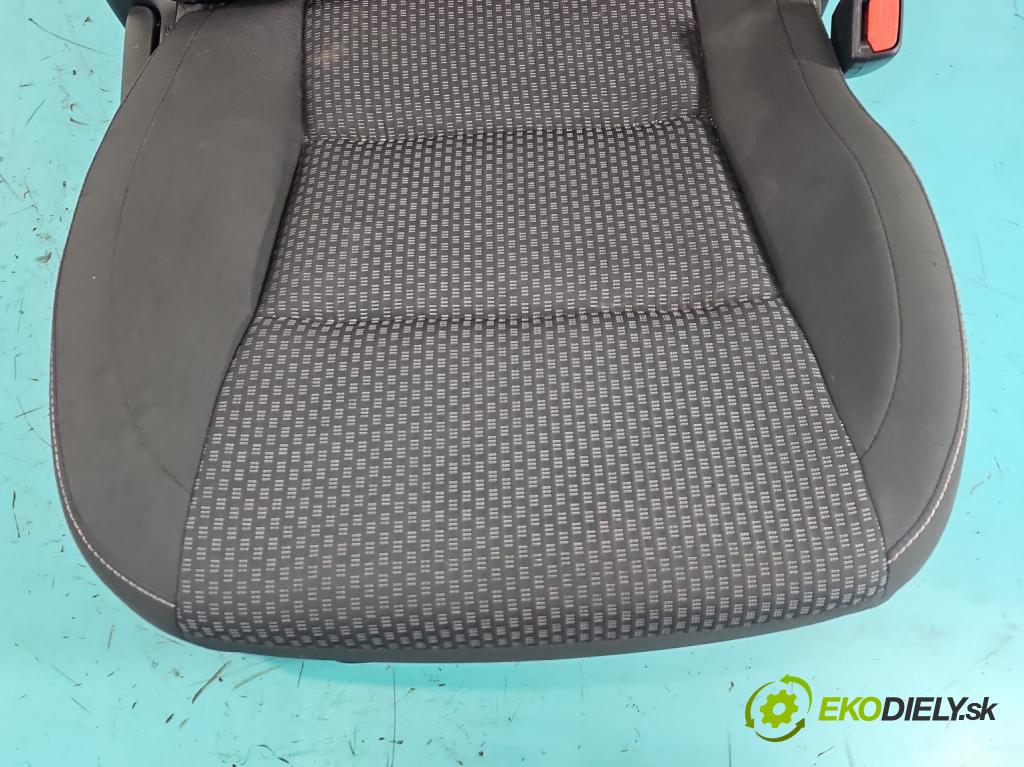 Toyota Corolla E16/E18  2013-2019 1.6 16V 132  HP manual 97 kW 1598 cm3 4- Sedačka pravý  (Sedadlo)