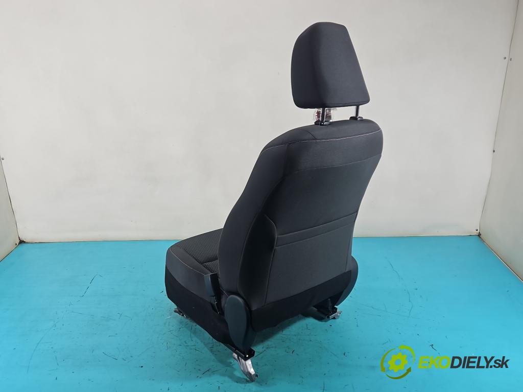 Toyota Corolla E16/E18  2013-2019 1.6 16V 132  HP manual 97 kW 1598 cm3 4- Sedačka pravý  (Sedadlo)