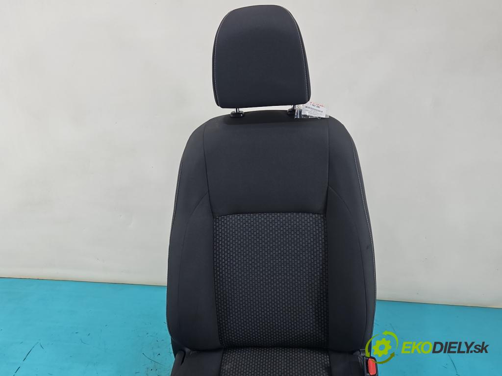 Toyota Corolla E16/E18  2013-2019 1.6 16V 132  HP manual 97 kW 1598 cm3 4- Sedačka pravý  (Sedadlo)