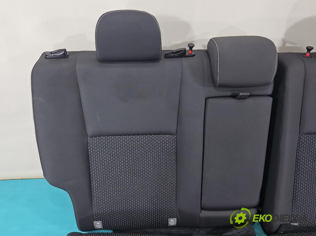 Toyota Corolla E16/E18  2013-2019 1.6 16V 132  HP manual 97 kW 1598 cm3 4- Pohovka: zadné  (Sedadlo)