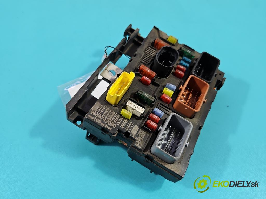 Peugeot 307 1.6 hdi 90 HP manual 66.2 kW 1560 cm3 5- riadiaca jednotka ostatné 9659742080