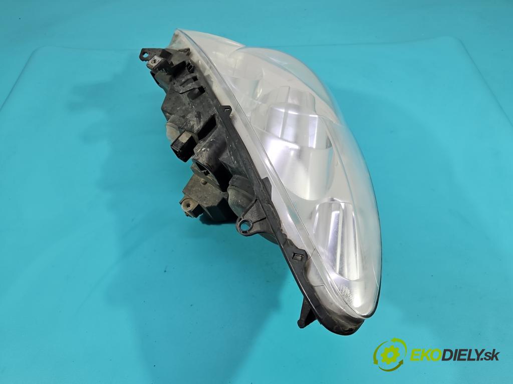 Peugeot 307 1.6 hdi 90 HP manual 66.2 kW 1560 cm3 5- Reflektor: pravý  (Svetlo predné pravé)