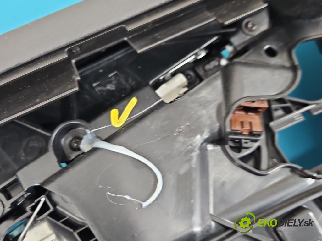 Audi Q7 2015- 3.0 TFSI 333KM: automatic 245 kW 2995 cm3 5- Tapacír: dveře přední pravé 4M1868018