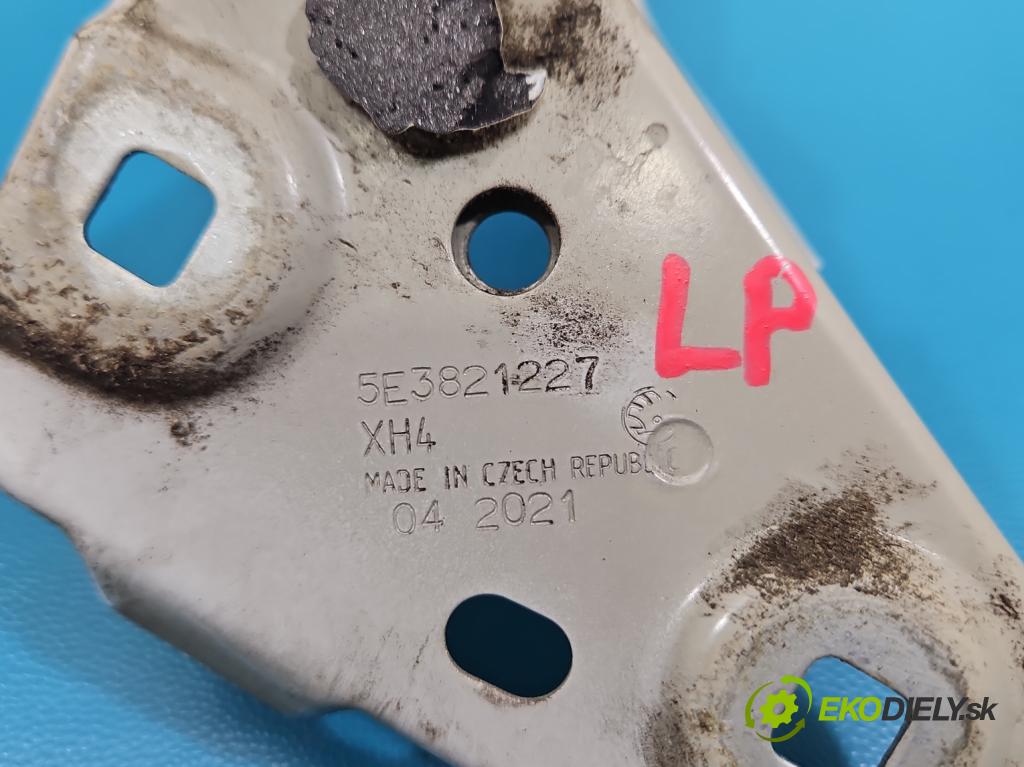 Skoda Octavia IV 2019- 2.0 TDI 116 HP manual 85 kW 1968 cm3 5- Upevnenie: 5E3821227