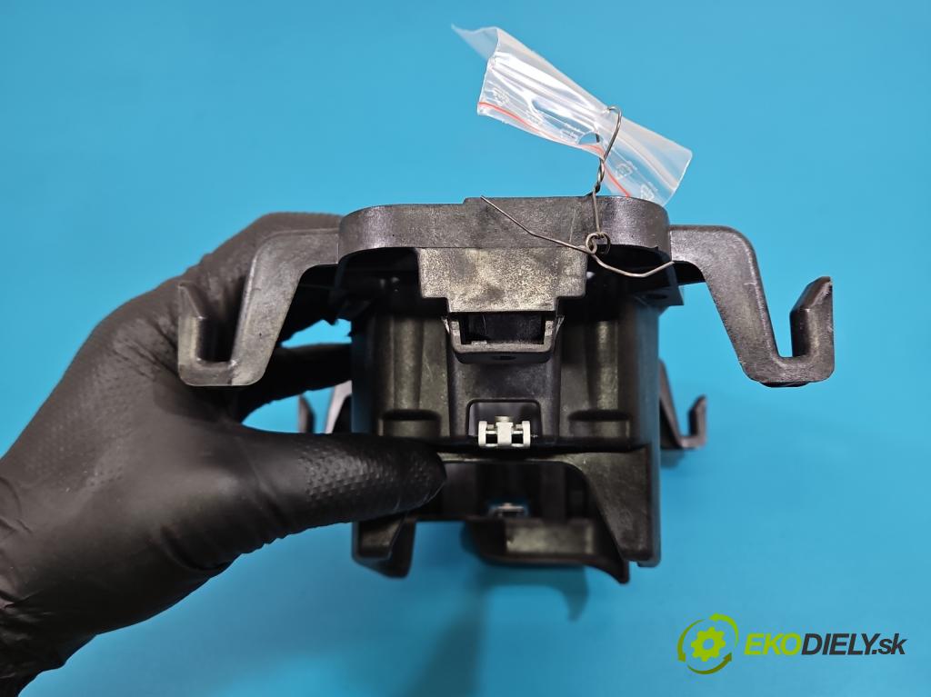 Skoda Octavia IV 2019- 2.0 TDI 116 HP manual 85 kW 1968 cm3 5- kryt plast 5E4863233