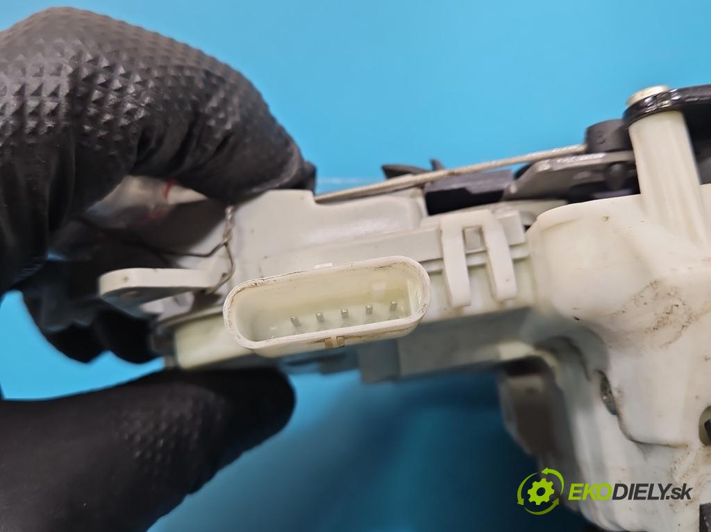 Audi Q7 2015- 3.0 TFSI 333KM: automatic 245 kW 2995 cm3 5- zámok predné pravý 8J1837016F