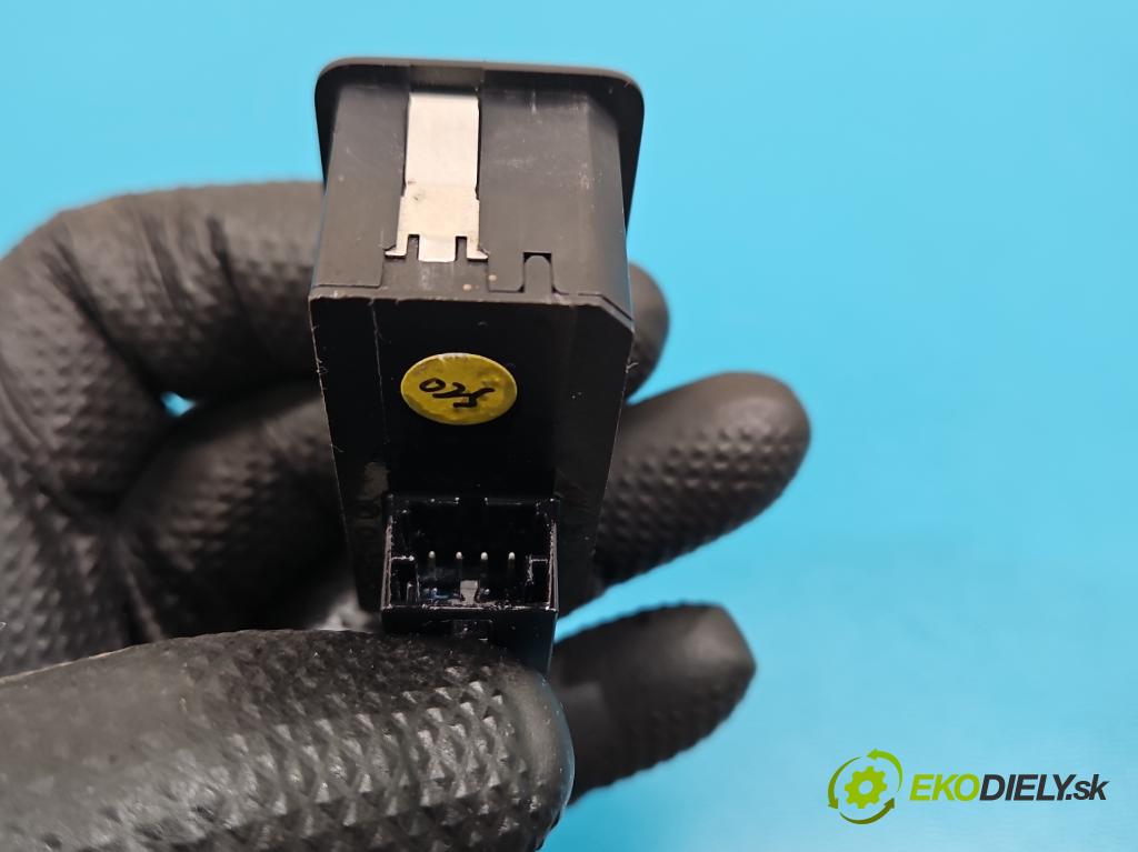 Audi Q7 2015- 3.0 TFSI 333KM: automatic 245 kW 2995 cm3 5- prepínač ostatné 4G0959831D