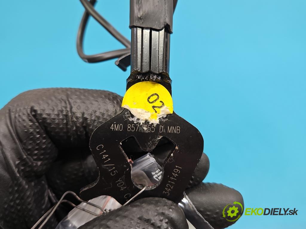 Audi Q7 2015- 3.0 TFSI CRE: 333KM: automatic 245 kW 2995 cm3 5- pas bezpečnosť: predné ľavý 4M0857755D