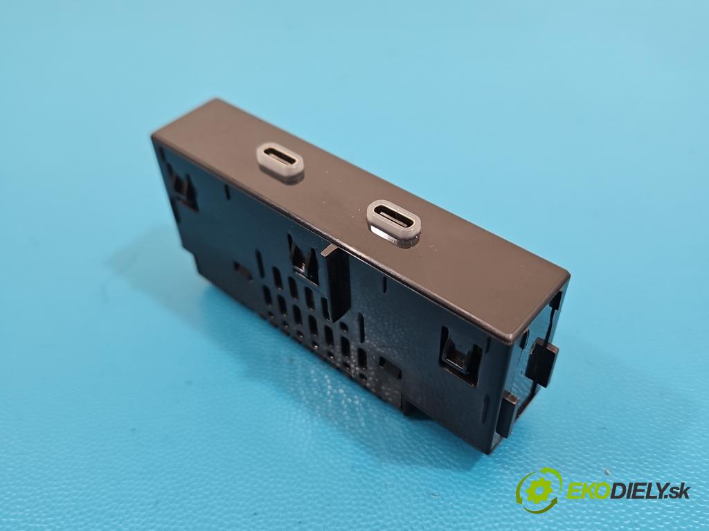 Skoda Octavia IV 2019- 2.0 TDI 116 HP manual 85 kW 1968 cm3 5- zásuvka USB 657035736