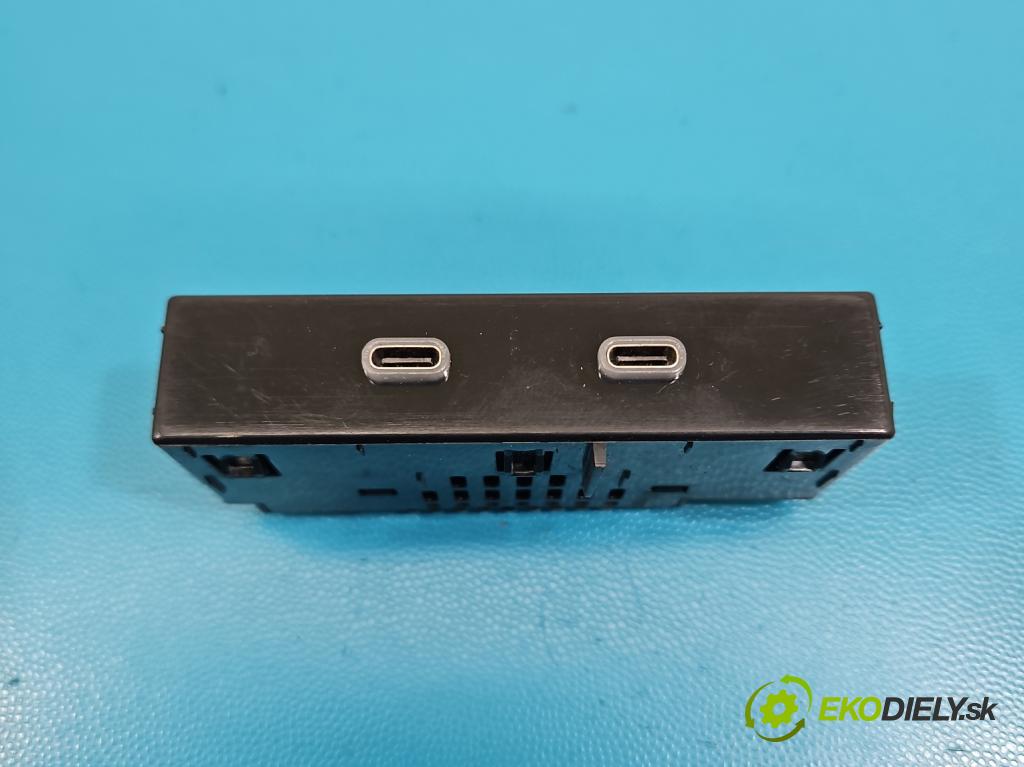 Skoda Octavia IV 2019- 2.0 TDI 116 HP manual 85 kW 1968 cm3 5- zásuvka USB 657035736