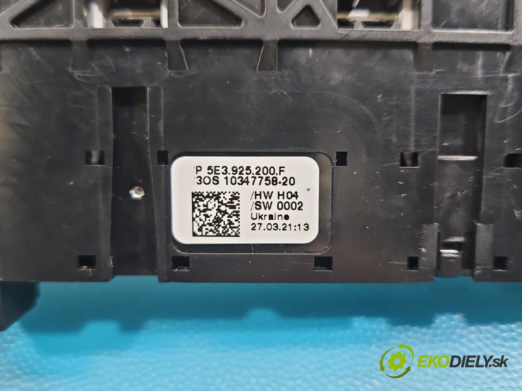 Skoda Octavia IV 2019- 2.0 TDI 116 hp manual 85 kW 1968 cm3 5- palubní deska panel topení 5E3925200F