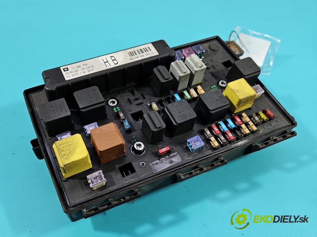 Opel Zafira B 2005-2014 1.9 cdti 120 hp manual 88 kW 1910 cm3 5- skříňka pojistková 13206754 (Pojistková skříňka)