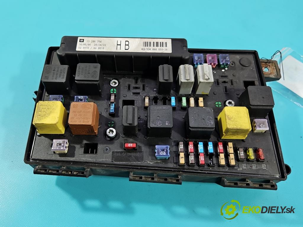 Opel Zafira B 2005-2014 1.9 cdti 120 hp manual 88 kW 1910 cm3 5- skříňka pojistková 13206754 (Pojistková skříňka)