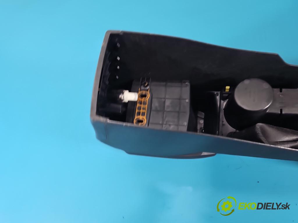 Toyota Corolla E16/E18  2013-2019 1.6 16V 132 hp manual 97 kW 1598 cm3 4- loketní opěrka 58910-02350 (Loketní opěrka)