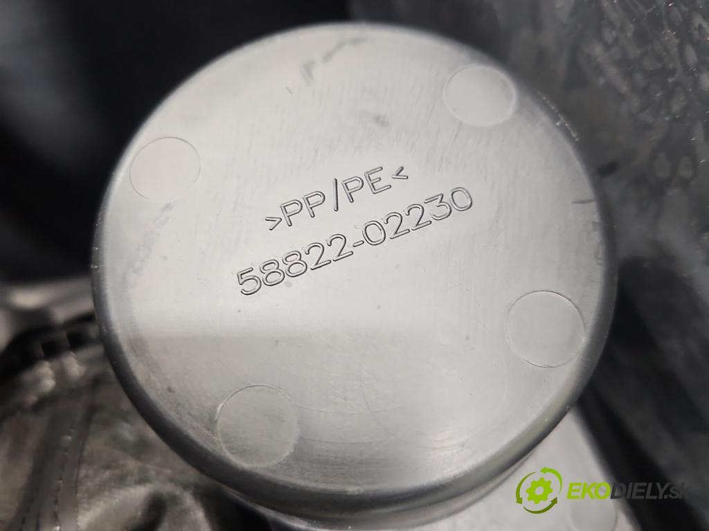 Toyota Corolla E16/E18  2013-2019 1.6 16V 132 hp manual 97 kW 1598 cm3 4- loketní opěrka 58910-02350 (Loketní opěrka)