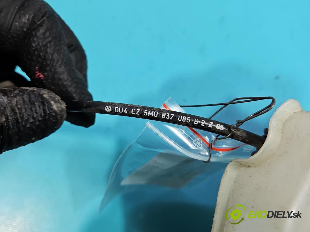 Vw Golf plus 1.9 tdi 105 hp manual 77 kW 1896 cm3 5- zámek přední pravý 3D1837016