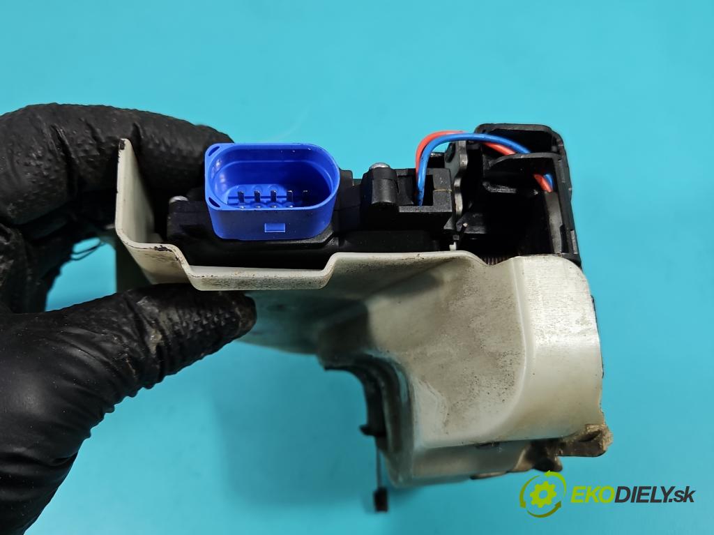 Vw Golf plus 1.9 tdi 105 hp manual 77 kW 1896 cm3 5- zámek přední pravý 3D1837016