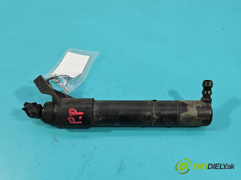 Vw Golf plus 1.9 tdi 105 HP manual 77 kW 1896 cm3 5- ostrekovač reflektor: pravý