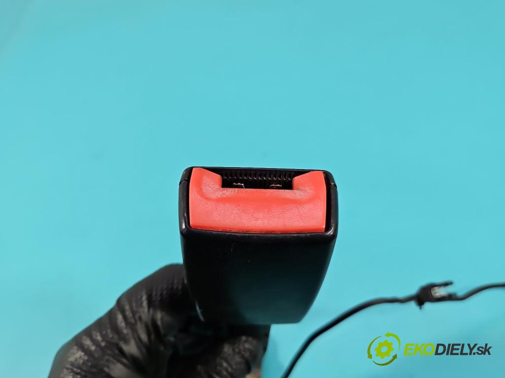 Vw Golf plus 1.9 tdi 105 hp manual 77 kW 1896 cm3 5- stěna bezpečnost přední levý 5M1857705