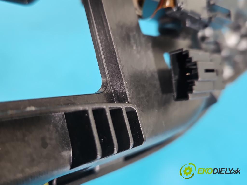 Audi Q7 2015- 3.0 TFSI 333KM: automatic 245 kW 2995 cm3 5- Mřížka: topení medián: 4M1820902R (Mřížka topení)