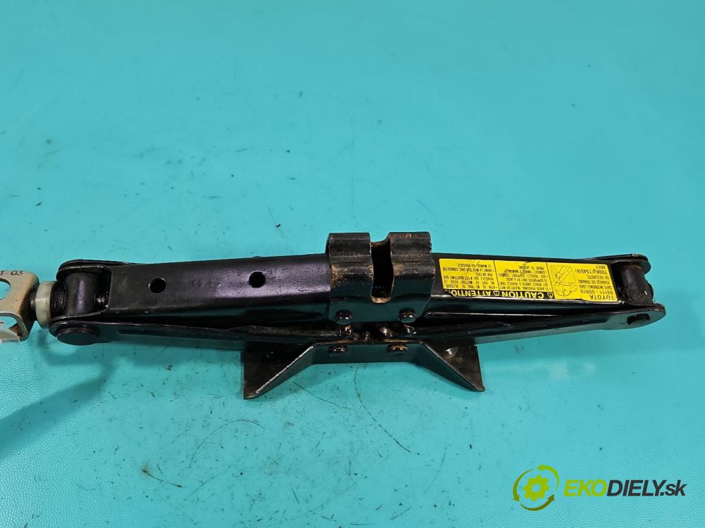 Toyota Yaris II 2005-2011 1.0 vvti 69KM manual 51 kW 998 cm3 3- mechanizmus okna automobilovy 09111-0D010