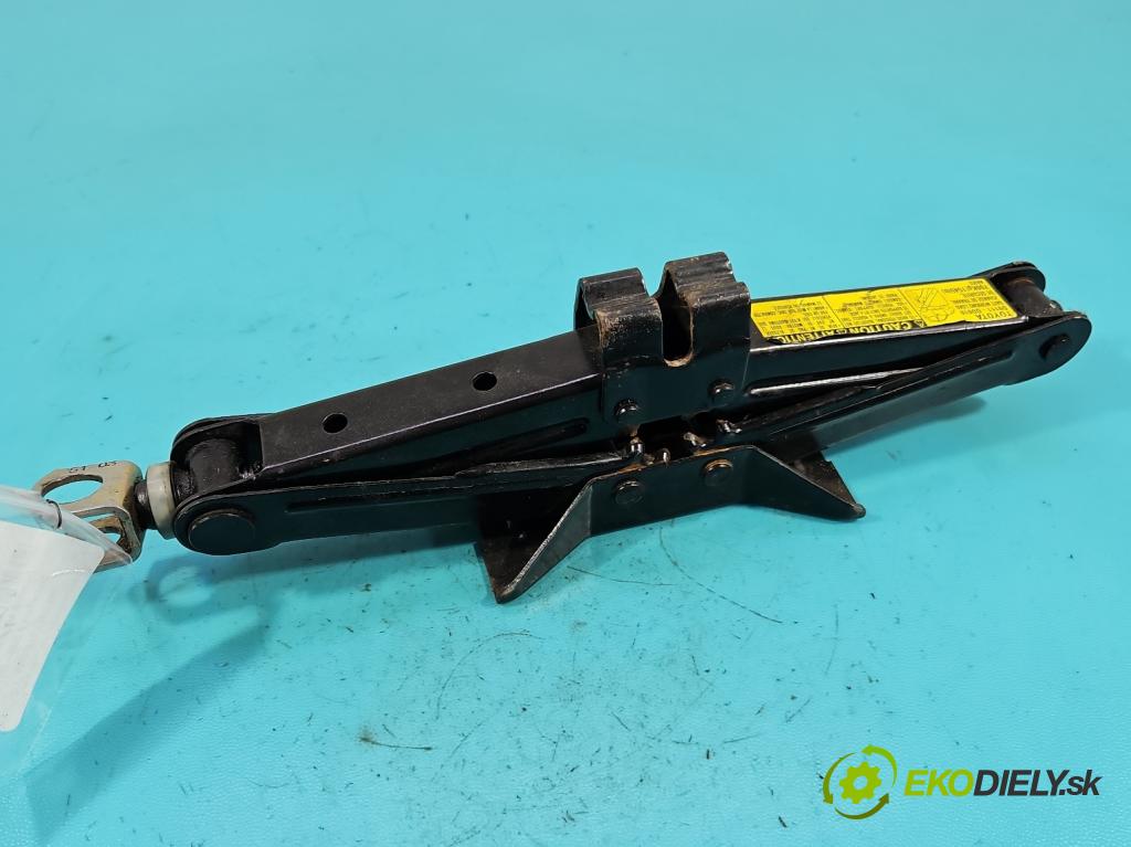 Toyota Yaris II 2005-2011 1.0 vvti 69KM manual 51 kW 998 cm3 3- mechanizmus okna automobilovy 09111-0D010