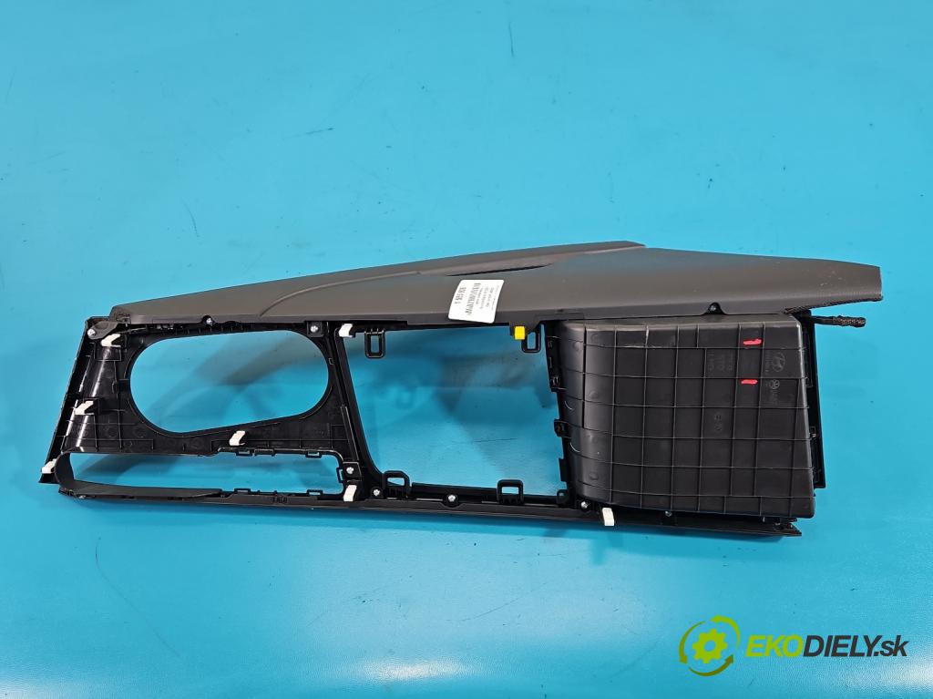 Hyundai Elantra VII 2020- 1.6 16V manual 90.2 kW 1598 cm3 4- kryt plastová 84632-AA030