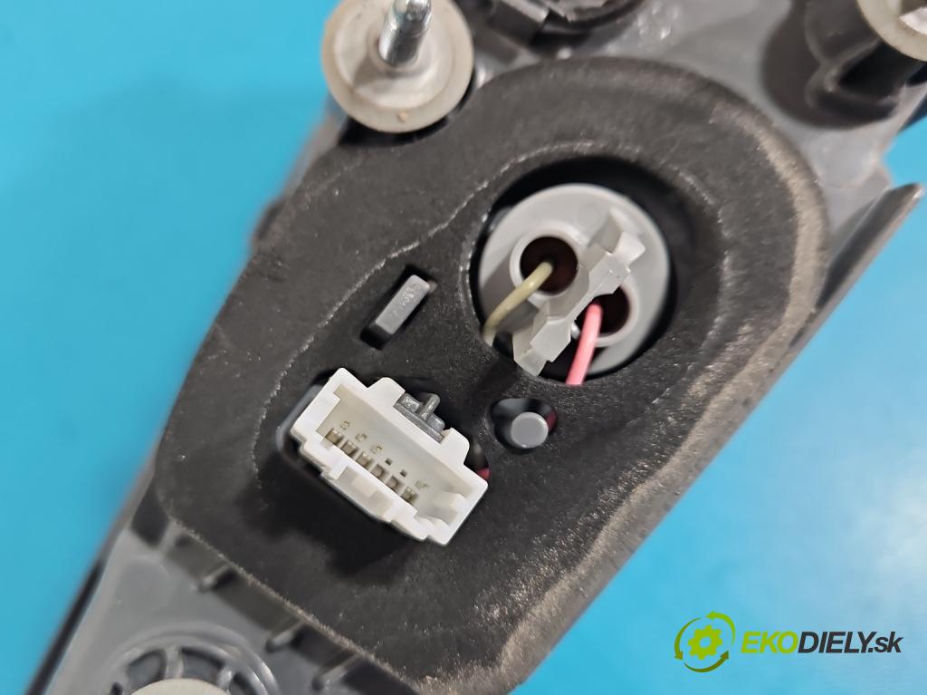 Hyundai Elantra VII 2020- 1.6 16V manual 90.2 kW 1598 cm3 4- zaslepka: zadní 92409AA010