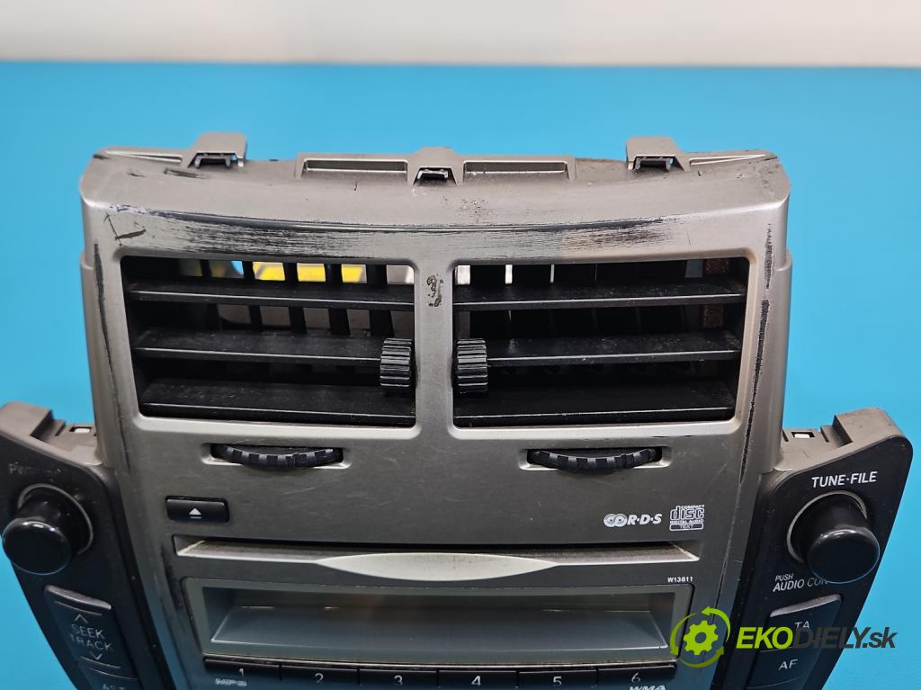 Toyota Yaris II 2005-2011 1.0 vvti 69KM manual 51 kW 998 cm3 3- Radio originál 86120-0D490