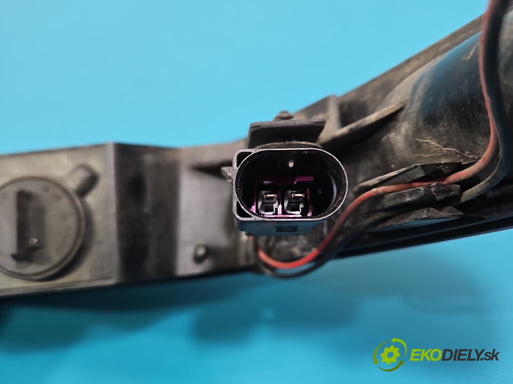 Audi Q7 2015- 3.0 TFSI 333KM: automatic 245 kW 2995 cm3 5- svetlo / reflektor zadné pravé nárazník 4M0945096A