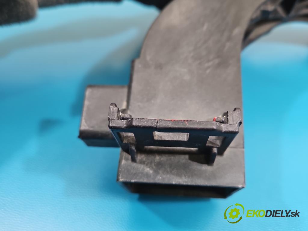 Hyundai Elantra VII 2020- 1.6 16V manual 90.2 kW 1598 cm3 4- Upevnění: