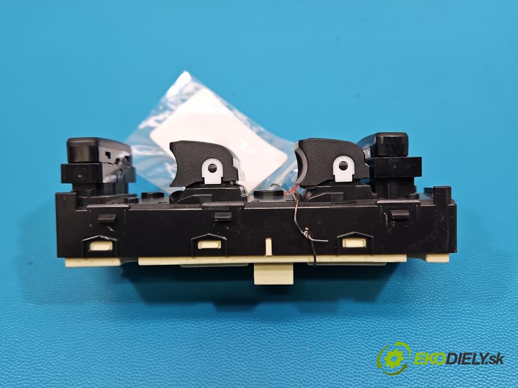 Hyundai Elantra VII 2020- 1.6 16V manual 90.2 kW 1598 cm3 4- prepínač okien spätných zrkadiel 93571-AA1004X