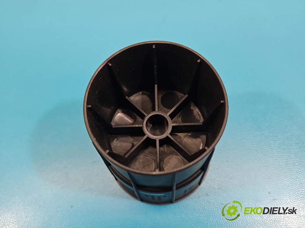 Hyundai Elantra VII 2020- 1.6 16V manual 90.2 kW 1598 cm3 4- Rukojeť: na nápoje: 84671-AA010 (Držiak (úchyt) na nápoje)