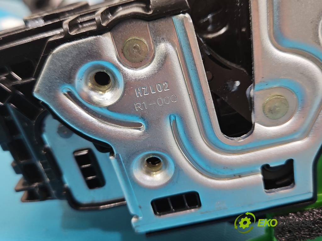 Hyundai Elantra VII 2020- 1.6 16V manual 90.2 kW 1598 cm3 4- zámok zadné pravý 81420-AA000