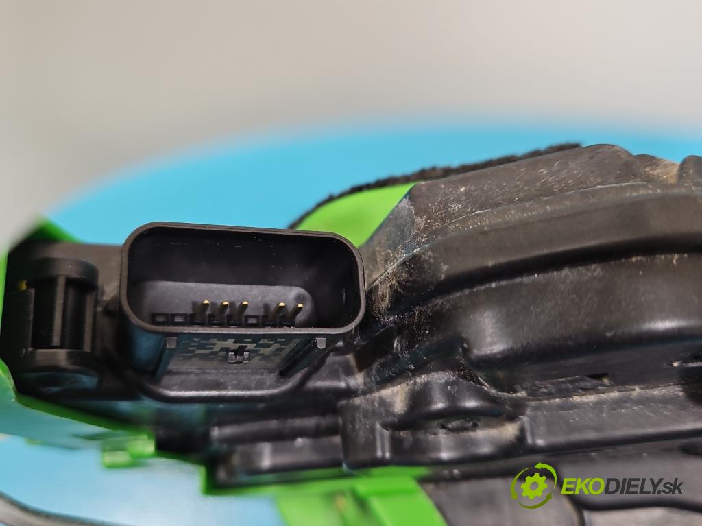 Hyundai Elantra VII 2020- 1.6 16V manual 90.2 kW 1598 cm3 4- zámok zadné pravý 81420-AA000