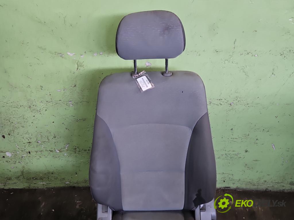 Hyundai H1 II 2007-2023 2.5 crdi 170 HP manual 125 kW 2497 cm3 5- Sedačka ľavý  (Sedadlo)