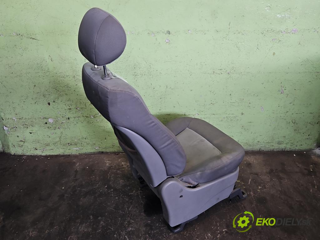 Hyundai H1 II 2007-2023 2.5 crdi 170 HP manual 125 kW 2497 cm3 5- Sedačka ľavý  (Sedadlo)