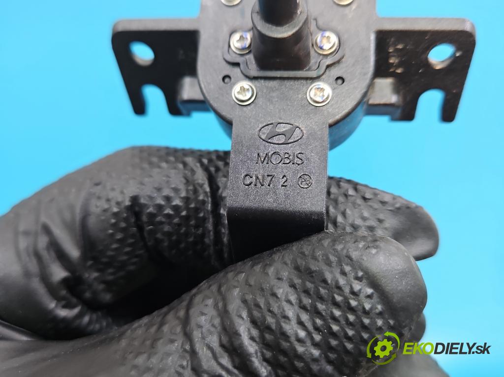 Hyundai Elantra VII 2020- 1.6 16V manual 90.2 kW 1598 cm3 4- Kamera cúvania 99240-AA010