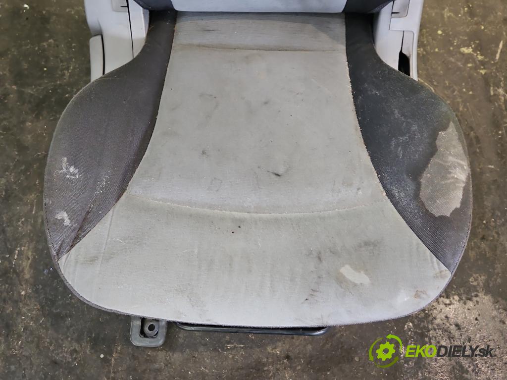 Hyundai H1 II 2007-2023 2.5 crdi 170 HP manual 125 kW 2497 cm3 5- Sedačka pravý  (Sedadlo)