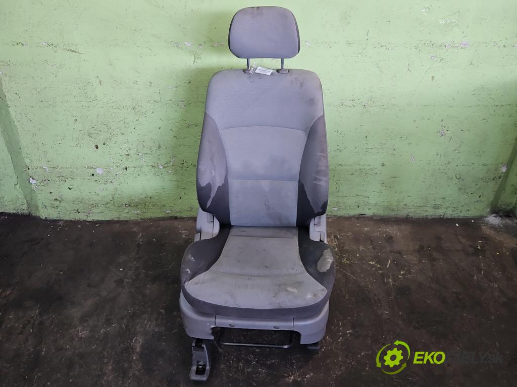 Hyundai H1 II 2007-2023 2.5 crdi 170 HP manual 125 kW 2497 cm3 5- Sedačka pravý  (Sedadlo)