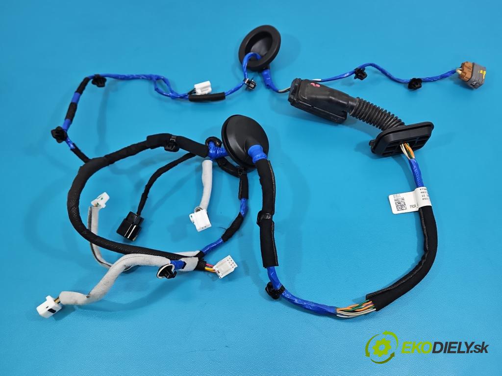 Hyundai Elantra VII 2020- 1.6 16V manual 90.2 kW 1598 cm3 4- Zväzok: dvere predné pravých