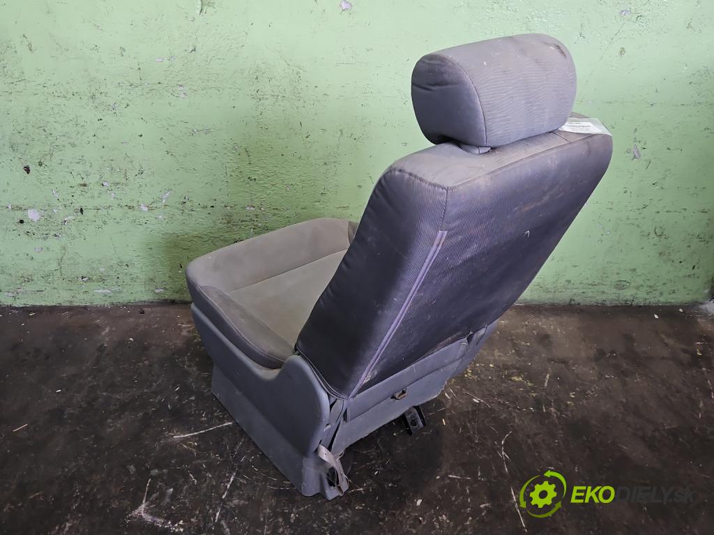 Hyundai H1 II 2007-2023 2.5 crdi 170 hp manual 125 kW 2497 cm3 5- Sedadlo zadní pravý II