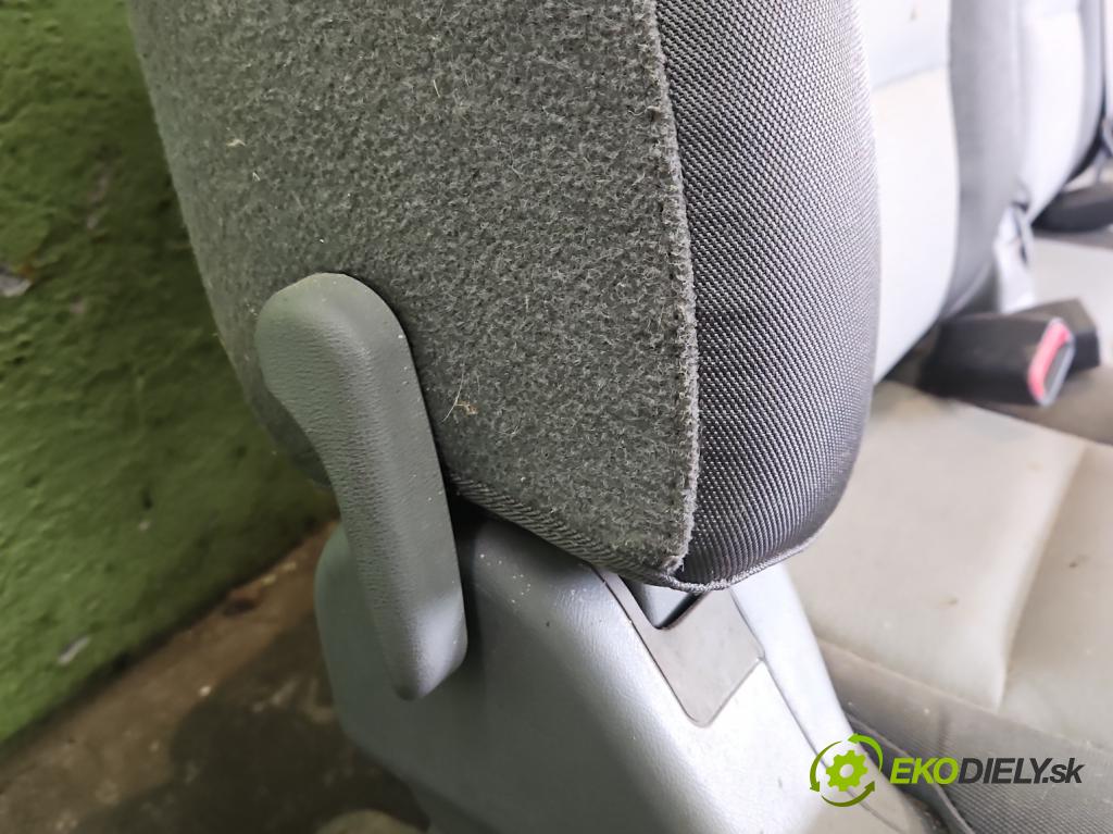 Hyundai H1 II 2007-2023 2.5 crdi 170 hp manual 125 kW 2497 cm3 5- Sedadlo zadní pravý III