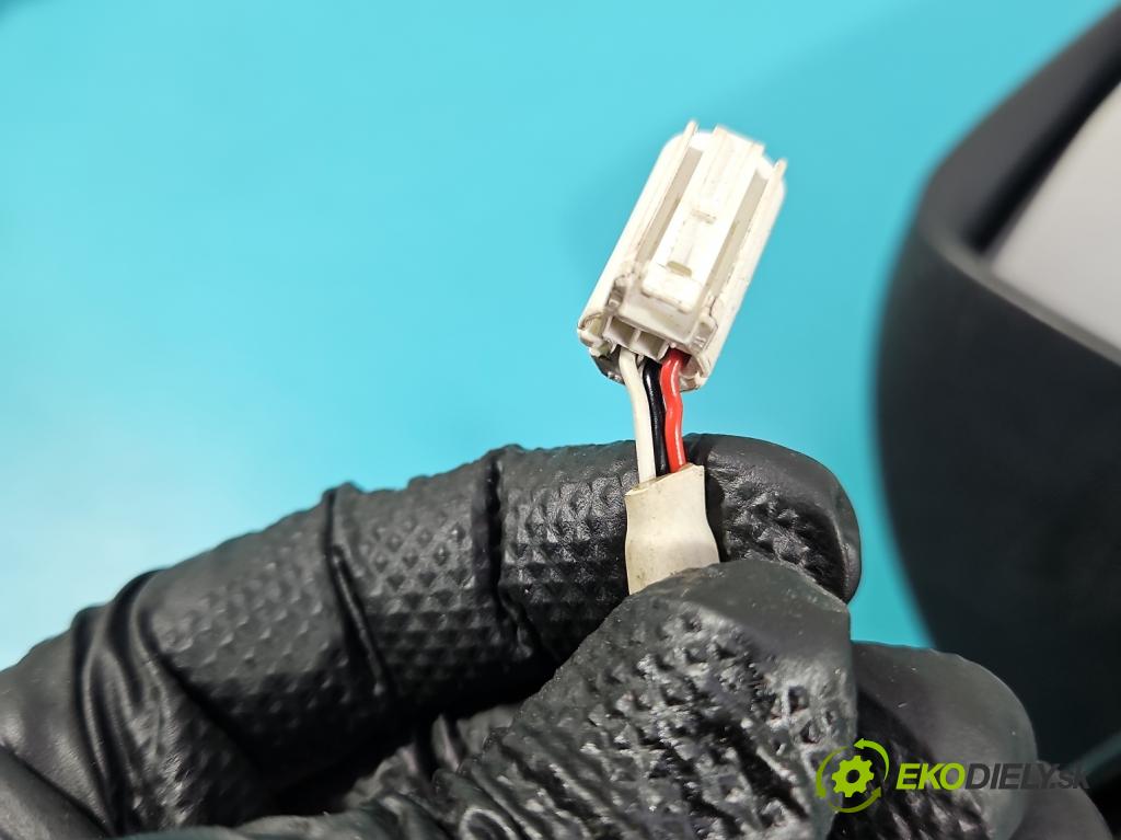 Toyota Yaris II 2005-2011 1.0 vvti 69KM manual 51 kW 998 cm3 3- zrkadlo pravé  (Kľučka dverí ostatné)